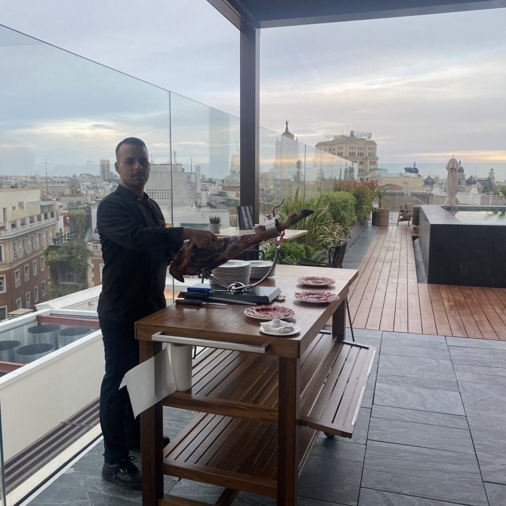 cortadores de jamón, cortando jamón